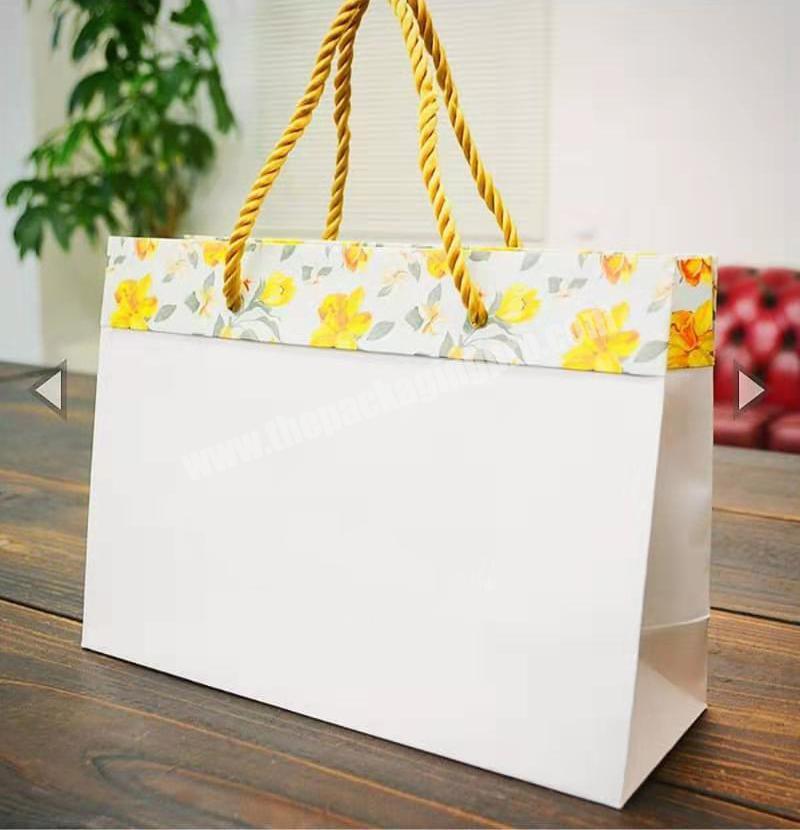 High-end kraft shopping paper bag for apparel packaging gift paper bag with logo custom