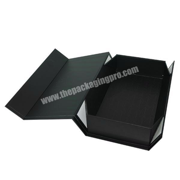 Magnetic foldable gift box