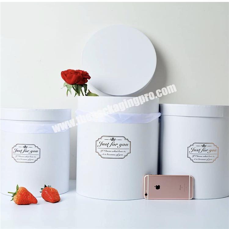 Modern style simple design recyclable round shape white packaging gift boxes