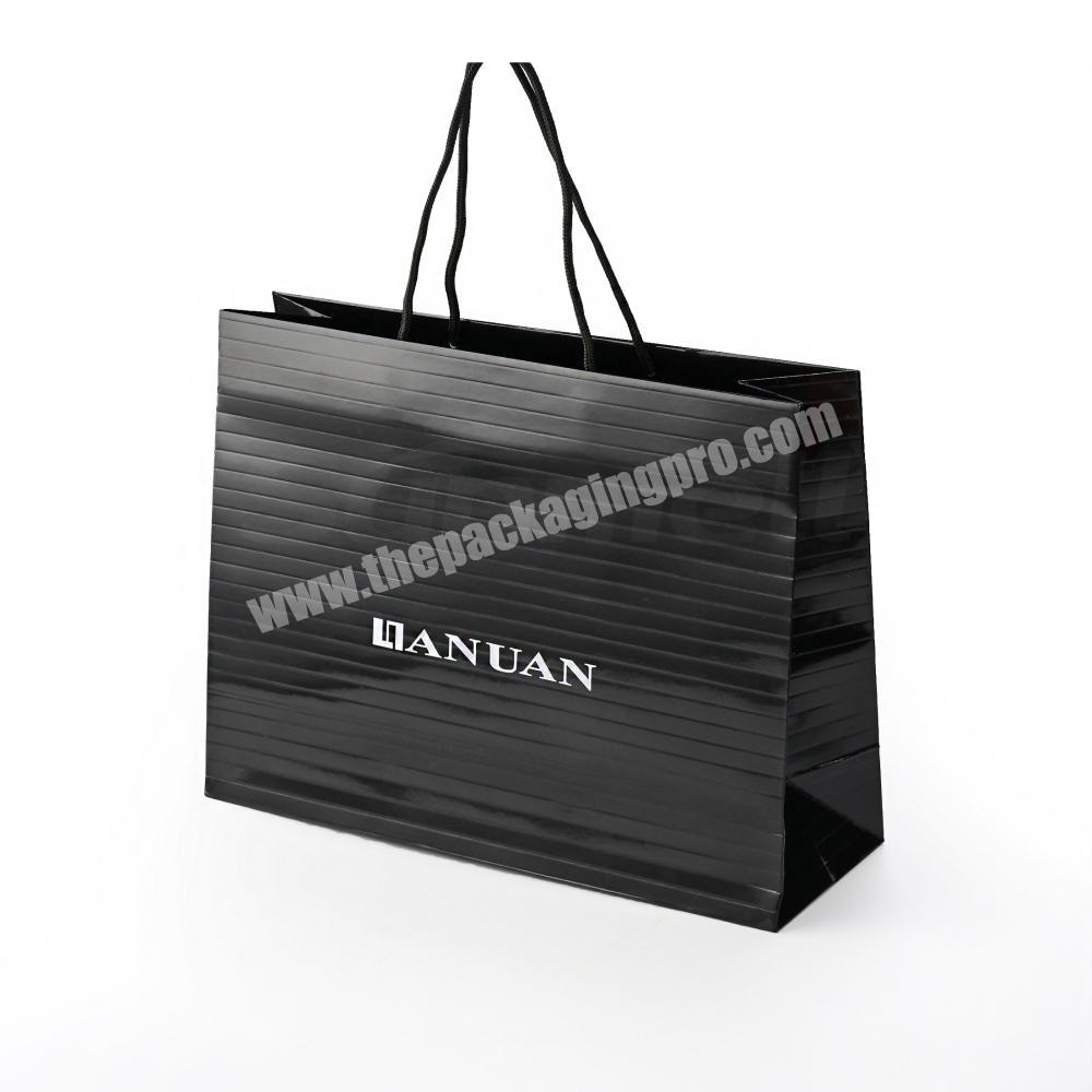 New design china suppliers custom printed black and white shopping gift bag, foldable paper bag for T-shirt