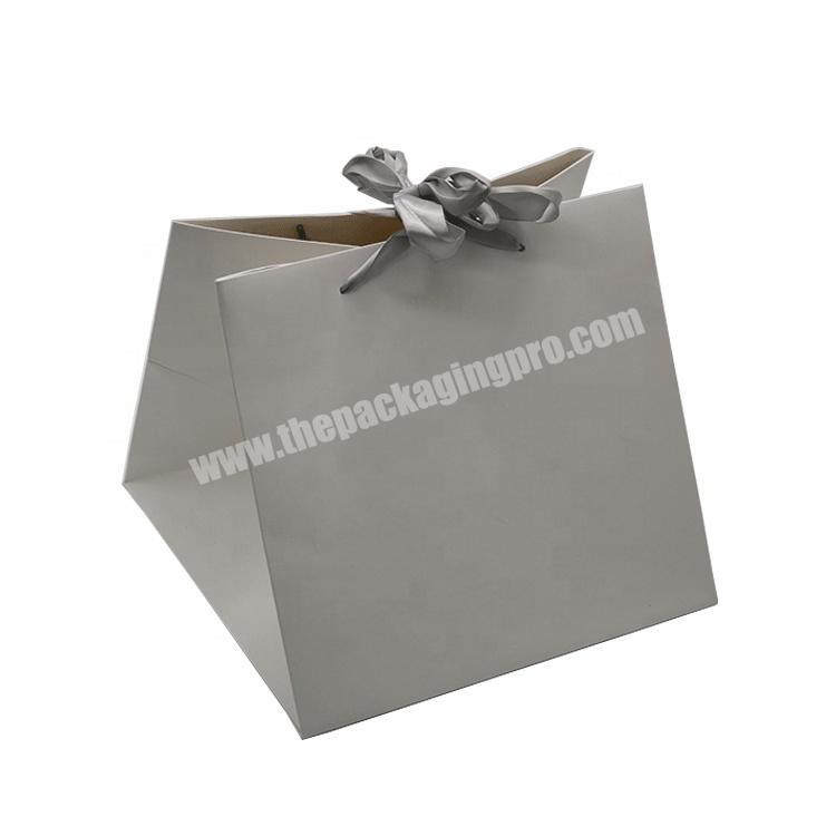 New Design Ribbon Handle Gift Packaging Paper Bag