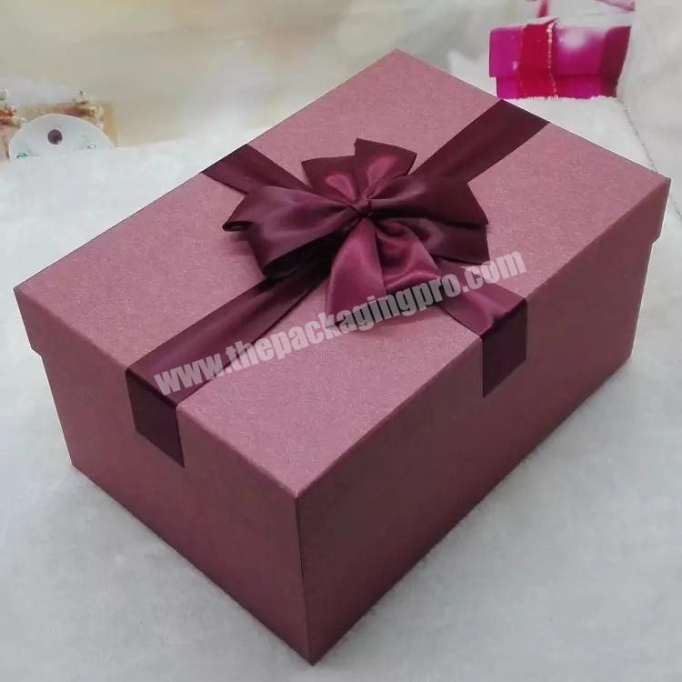 OEM Factory black foldable corrugated kraft paper gift box with hot stamped logo in gold fast delivery