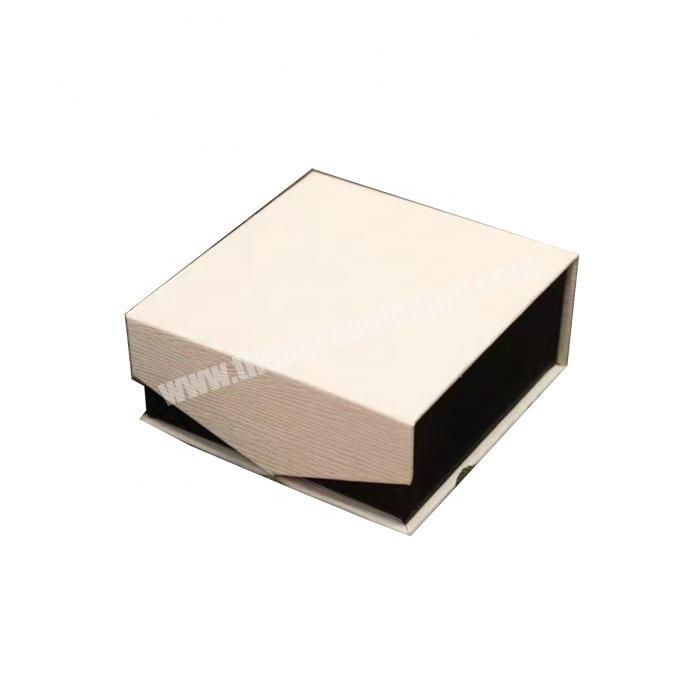 Premium paper packaging gift box with magnetic closure