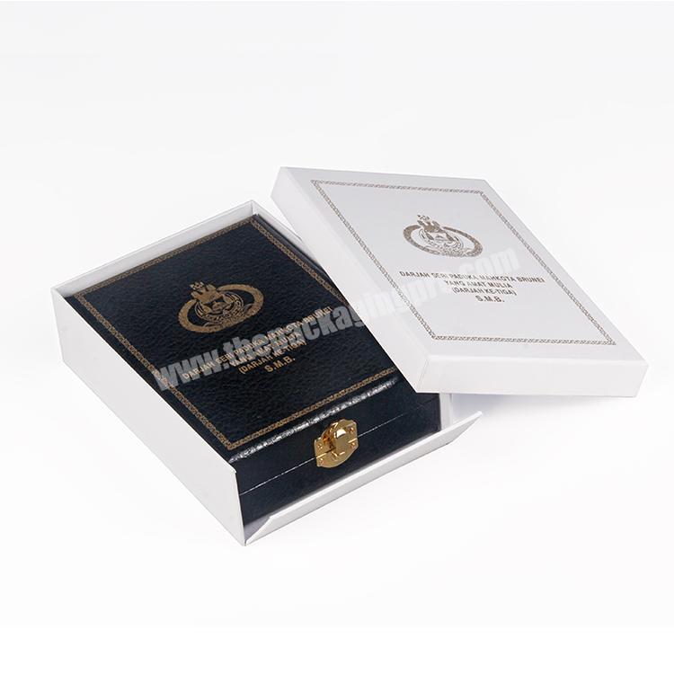 Professional Custom Cardboard Box Luxury Medals Gold Coin Gift Packaging Box With Metal Button
