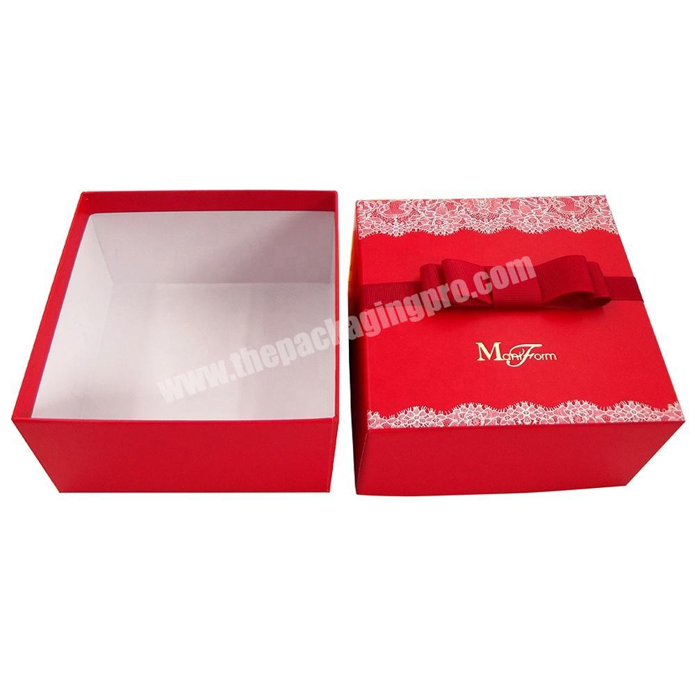 Red Luxury Hard Paper Magnetic Closure Gift Box Clothing Packaging