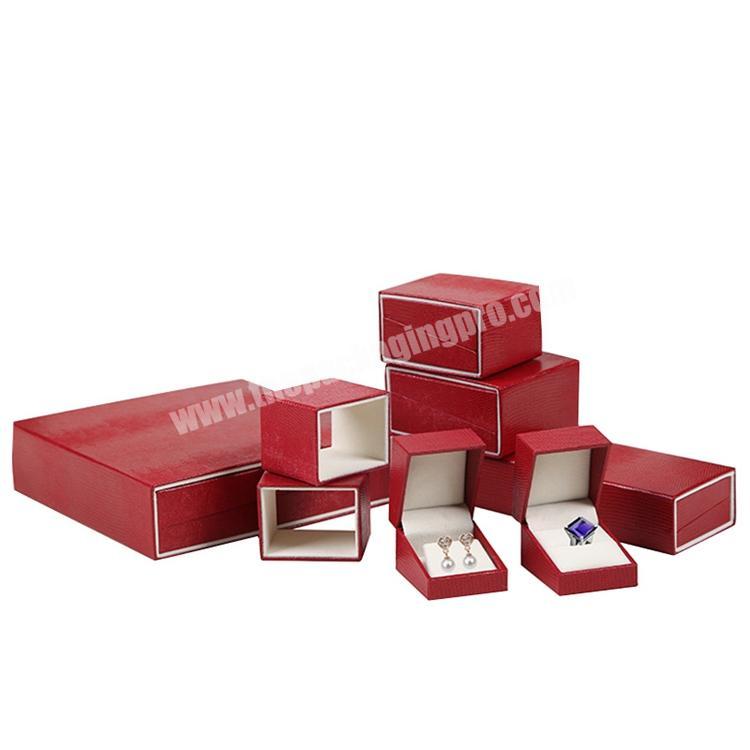 Spot Wholesale Jewelry Boxes Red Lizard Jewellery Box Boite Pattern Filled Paper Jewelry Display Box