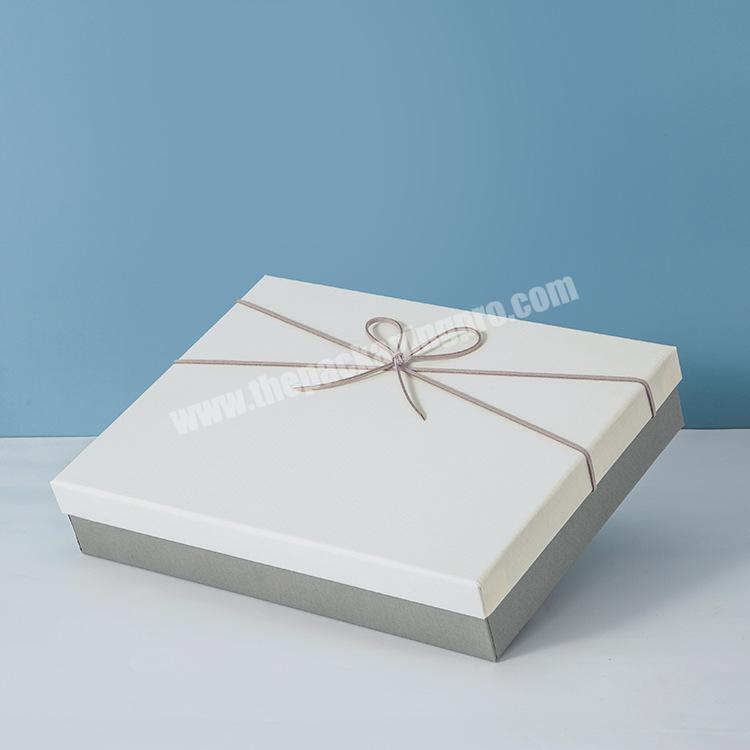 The factory produces customizable size gift boxes for gift packaging