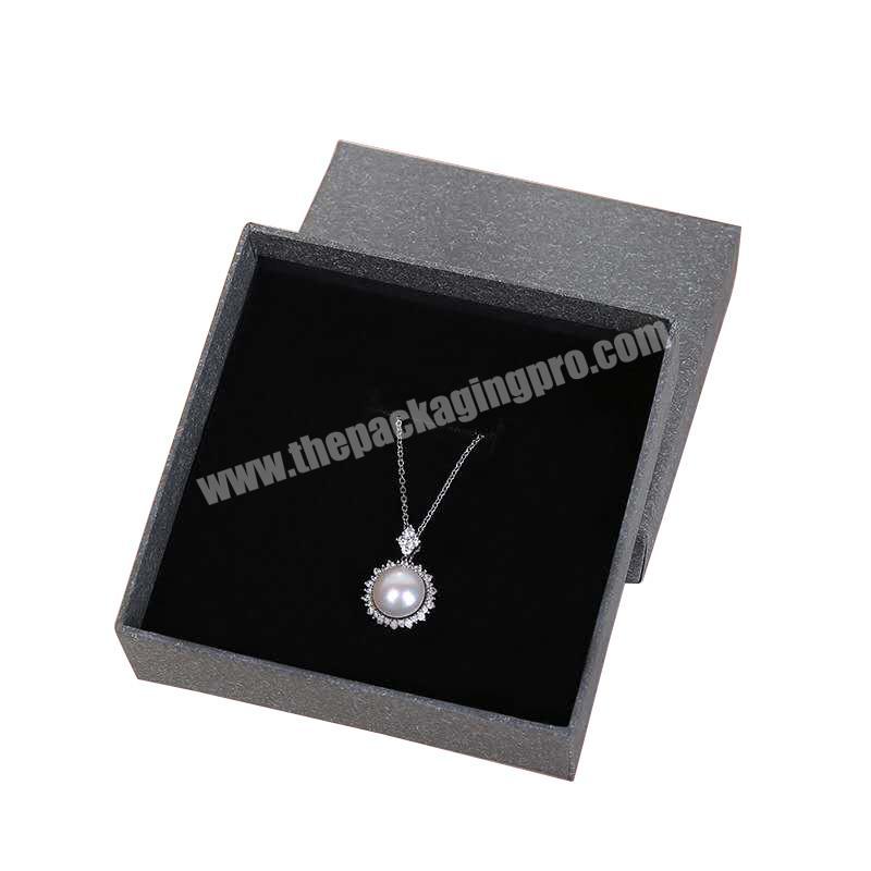 Various sizes of necklaces, earrings, rings, multicolor jewelry boxes can be customized
