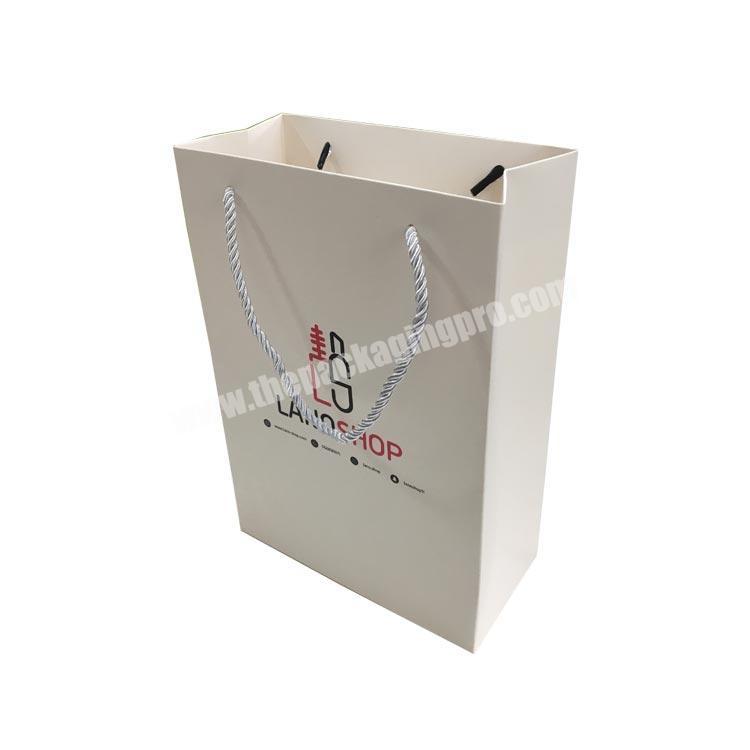 White A4 Size Free Sample Paper Gift Bag For Cosmetic Packaging Custom Logo