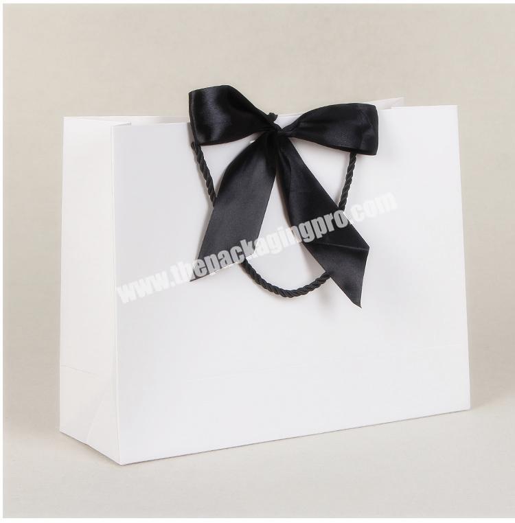White bow gift bag can be customized