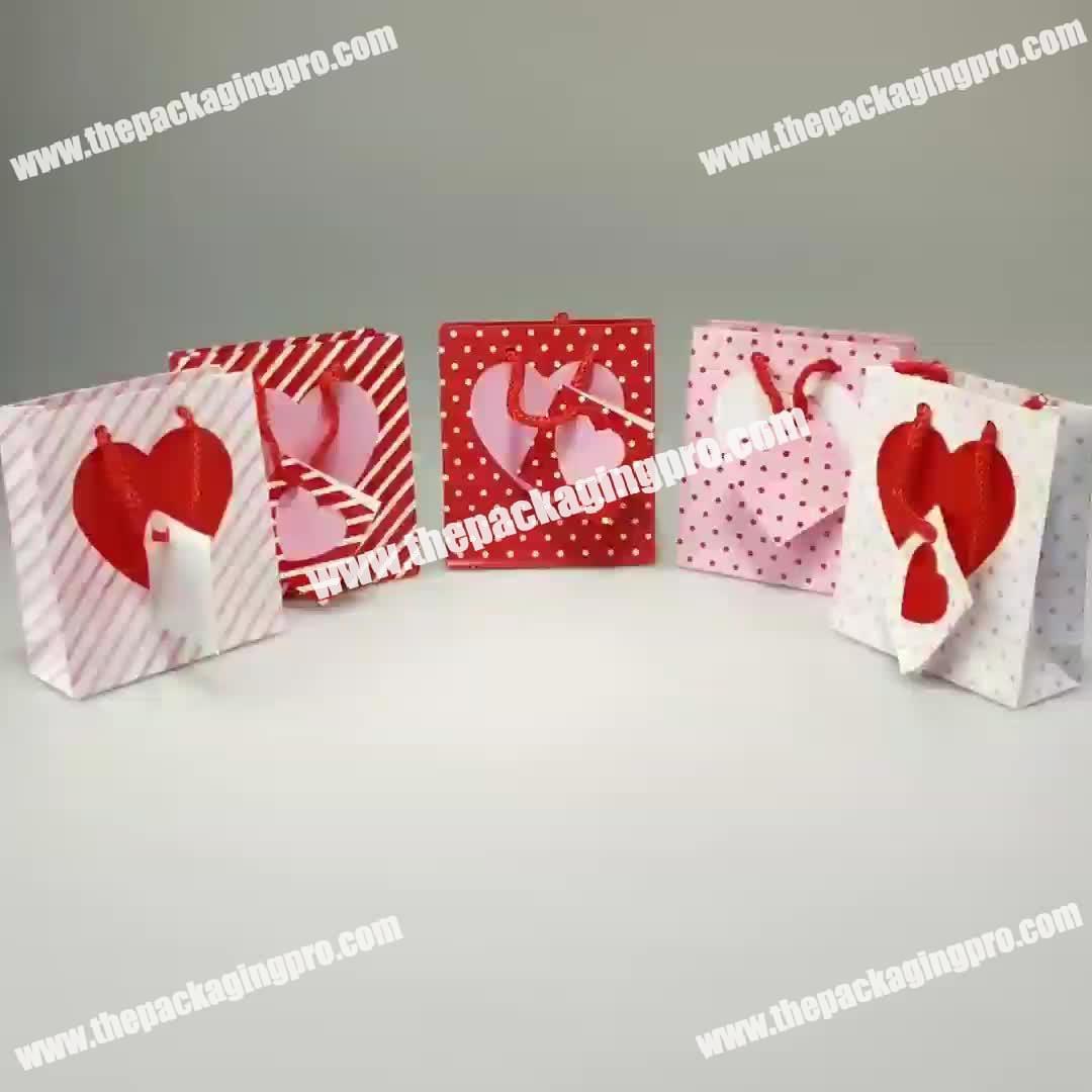 Wholesale Cheap Wedding Gift Packaging Hot Selling Paper Bags Stripe Heart Lovely Gift Bag Red Lovely Gift Bags