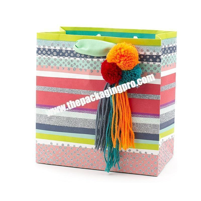 Wholesale clothing store packaging paper bag Custom cheap paper gift bags with handles