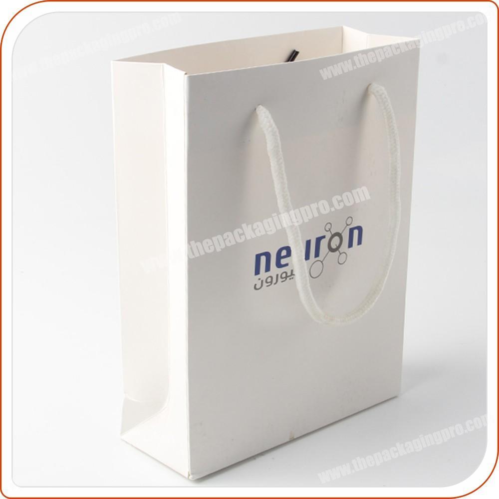 wholesale customized printing logo paper gift bag with handle