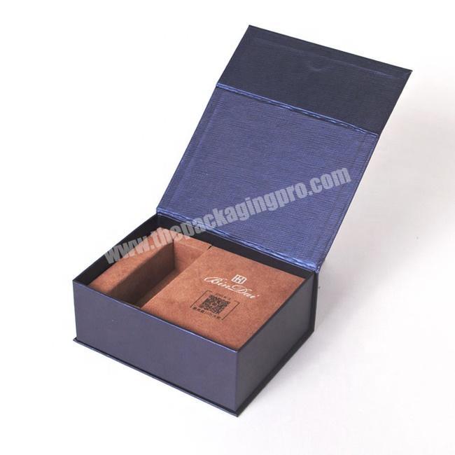 Wholesale Luxury white cardboard gold foil print foldable magnetic gift box with foam