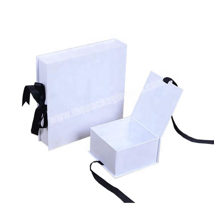 Wholesale Magnetic Closure Cardboard Paper Packaging Bridesmaid Gift Box With Ribbon