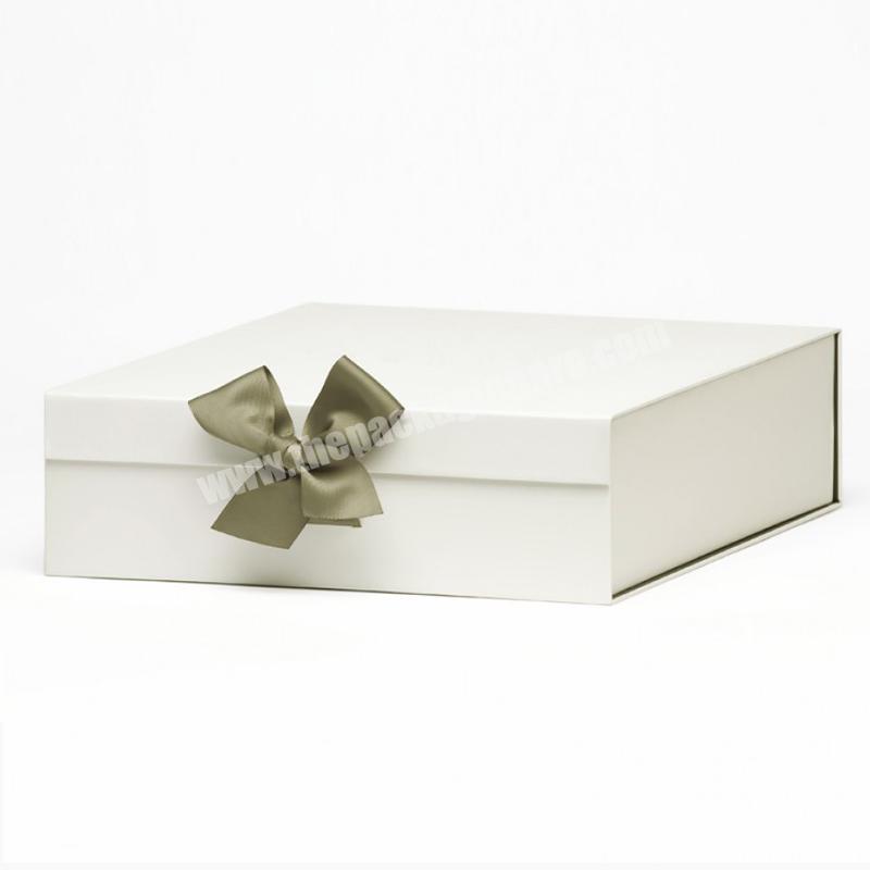Wholesale white color magnetic luxury gift box with ribbon decoration