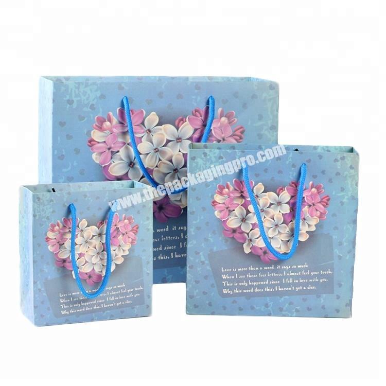 Wholesalers china blue paper gift bag latest products in market