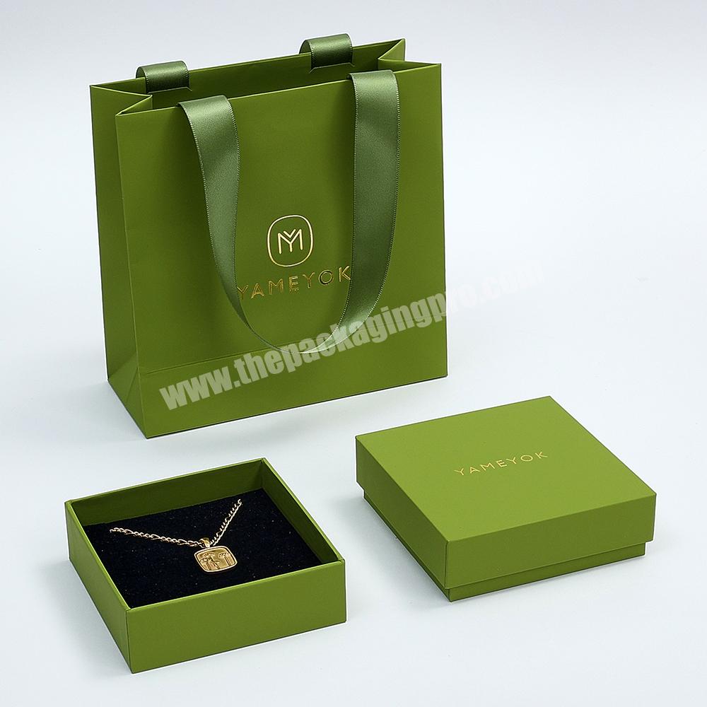 Van Cleef & Arpels Jewelry Earrings Box, Shopping Bag, Ribbon Packaging
