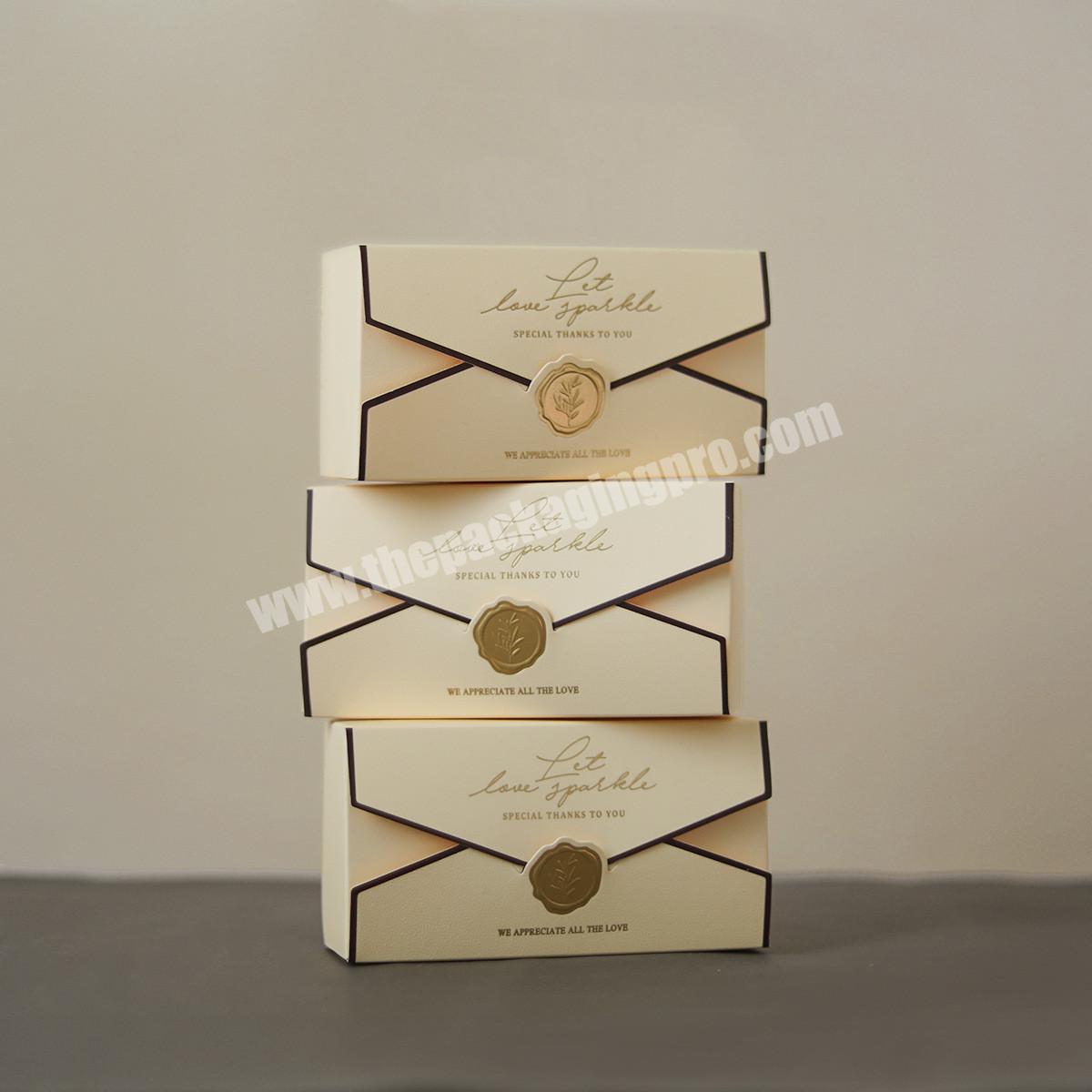 Custom Champagne Gold Envelope Letter Paper Packaging Wedding Favor Chocolate Gift Boxes for Guests