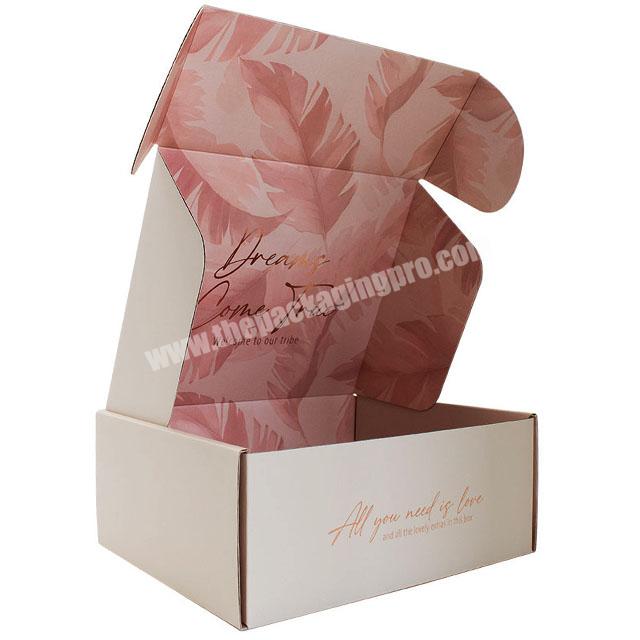 Custom gift box packaging Shipping boxes made of corrugated cardboard and kraft paper designed for easy folding and packing