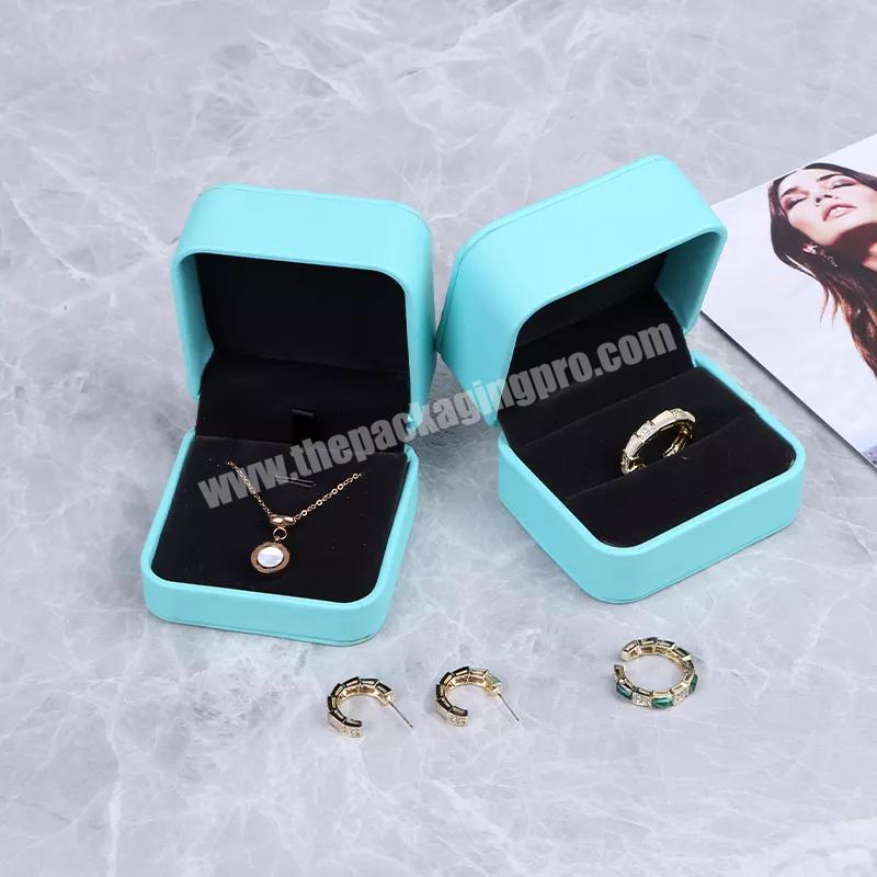 Factory Customized Logo High Quality Luxury Plastic Clamshell Necklace Bracelet Earring Ring Set Box