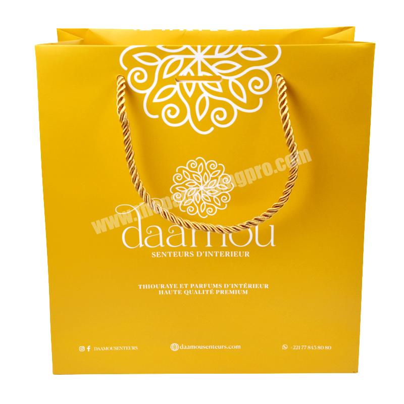 Luxury New Arrival Customized Gold Color Logo Design CMYK Printing Art Paper Cloth Packaging Shopping Bag