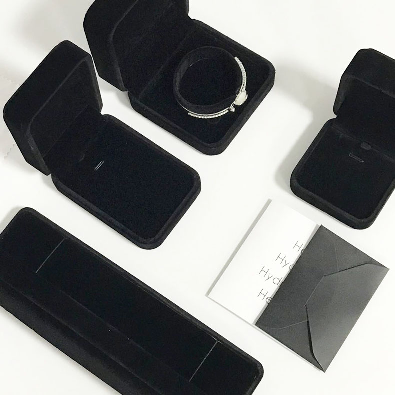 Small Display Black Velvet Jewelry Trinket Box Custom Logo For Earring Bangle Bracelet Ring Packing
