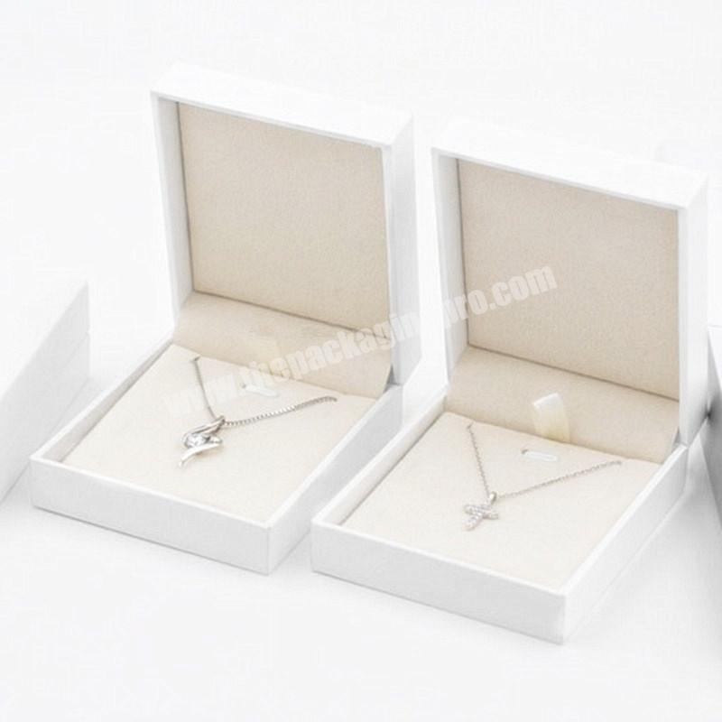 Wholesale Custom Logo Clamshell Personalized Travel Luxury Gift Packaging Jewelry Box