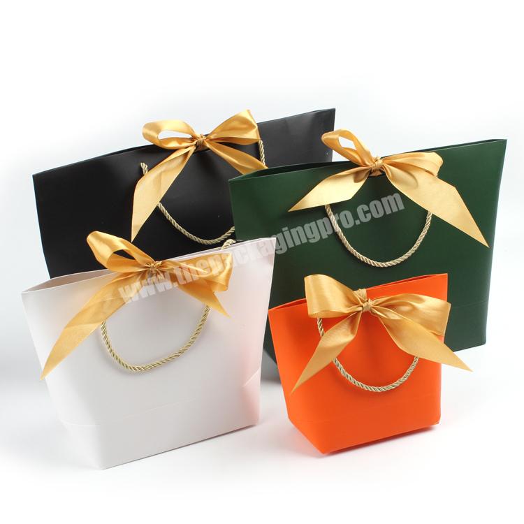 Wholesale Full Color Printed Art Paper Bags Packaging Shopping Gifts Bags with Ribbon Bow