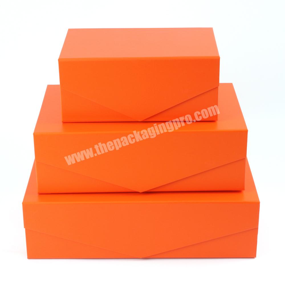 Wholesale Stock Folding Rigid Cardboard Paper Hoodies Boxes Magnet Closing T-shirt Packaging Clothing Boxes