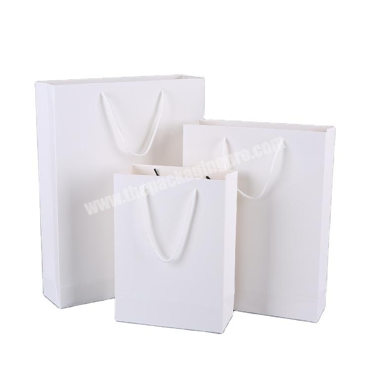 high quality wholesale luxury white cloth  shopping paper packaging bag with handle