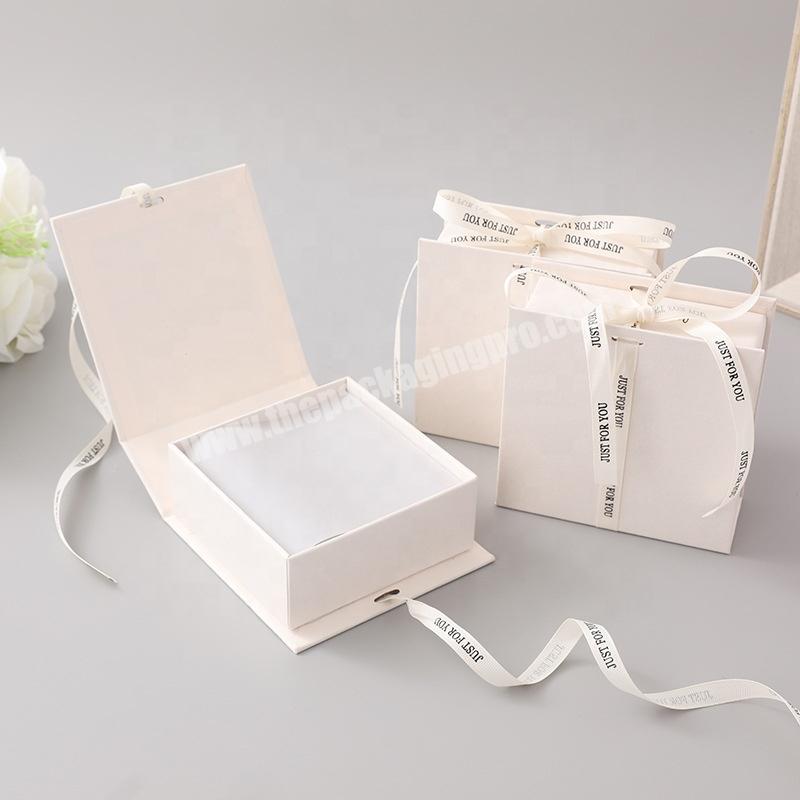Custom Logo Rustic Paper White Cream Beige Color Flap Ribbon Closure Gift Jewelry Boxes With Tissue Paper
