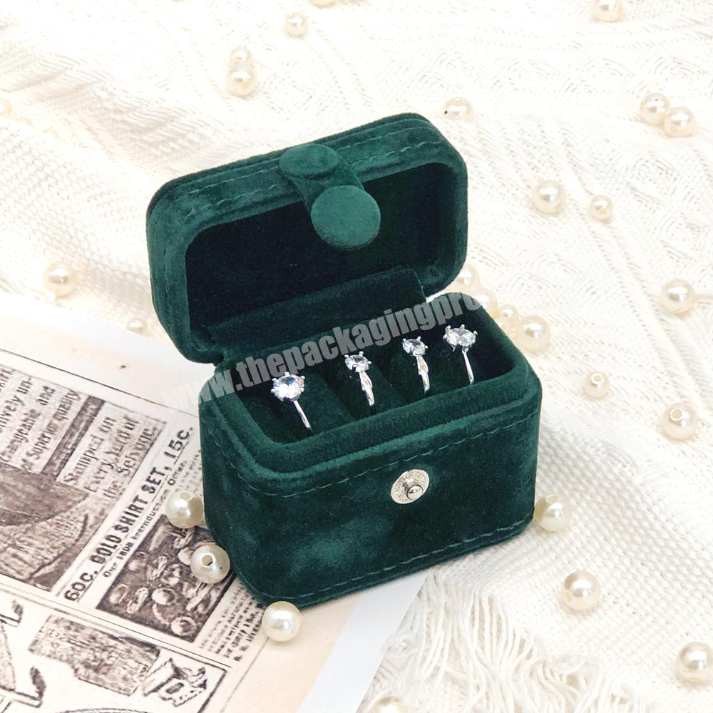 Custom logo christmas green velvet mini jewelry box packaging ring gift luxury small travel jewelry ring box velvet jewelry box