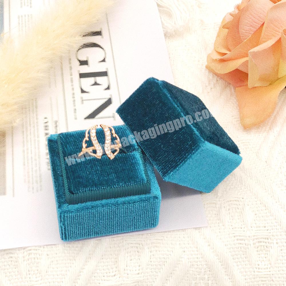 Custom small travel square velvet ring jewelry box wedding velvet ring organizer mini ring jewelry gift box velvet jewelry box