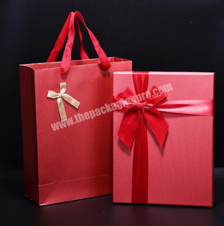 Guangzhou packaging and printing supplier custom logo christmas boxes packaging tote gift paper bags