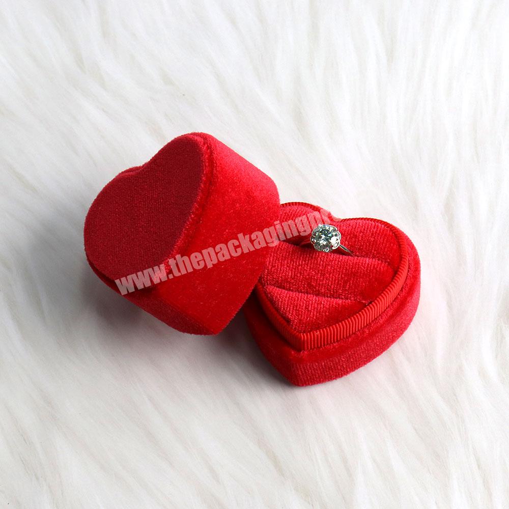 High quality wholesale velvet travel bag jewelry boxes jewelry display organizer valentine's day couple gift ring box red