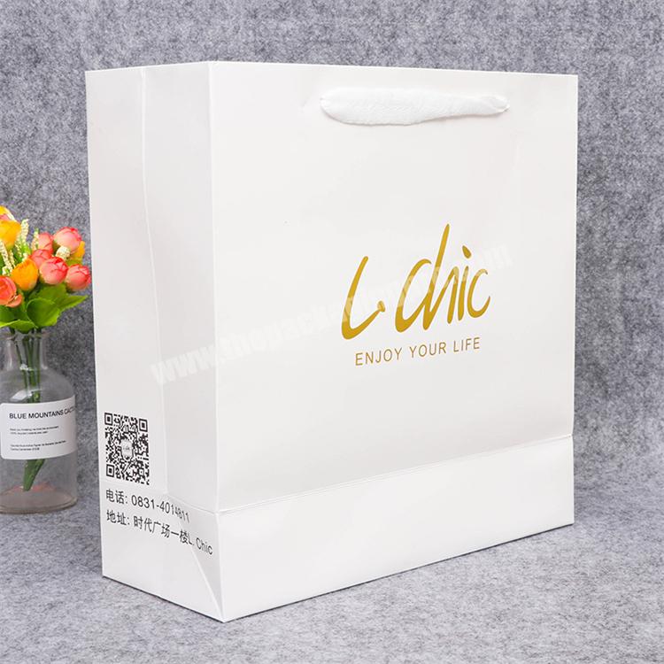 Wholesale Eco Friendly Gold Foil Boutique Shopping Packaging White Cardboard Paper Bags with Handle