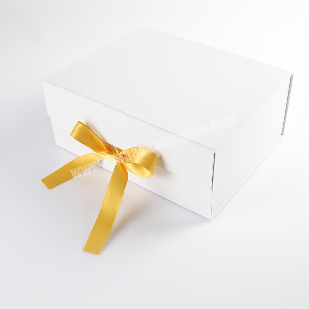 Wholesale Luxury Foldable Rigid Paper Gift Box Custom Printing Magnetic Cardboard gift box with magnetic closure lid white