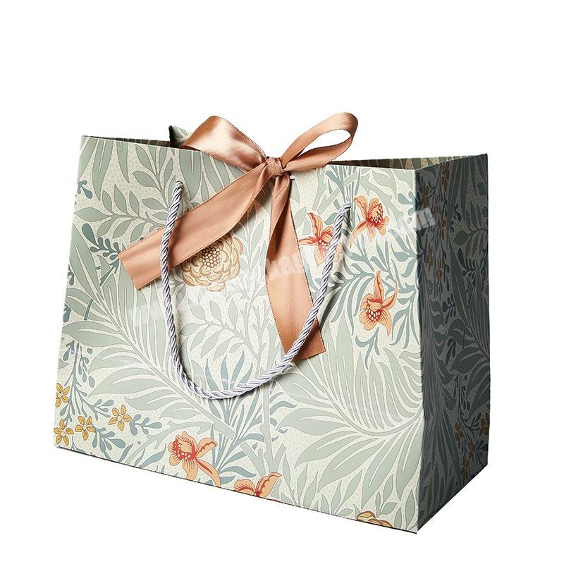 Yiwu High Quality Luxury Lily Flower Shopping Gift Paper Bag With Ribbon